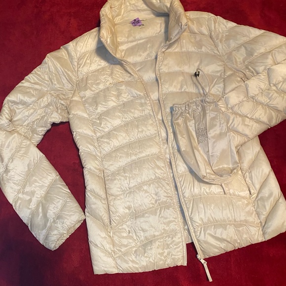 Uniqlo Jackets & Coats Lightweight Uniqlo Puffer Jacket Poshmark